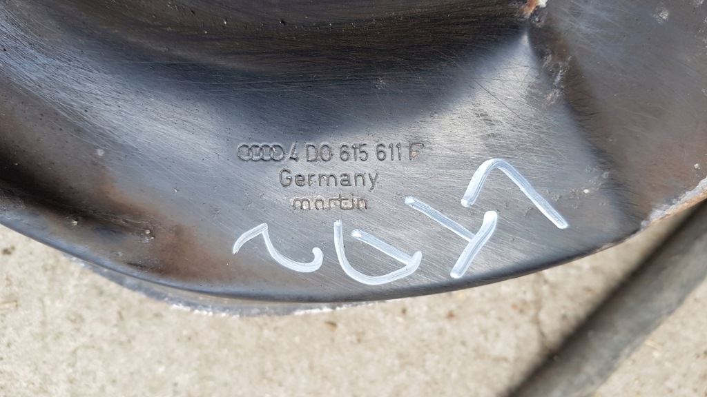 Поворотный кулак ступица задняя a8 d2 рестайлинг  левая quattro в Украине