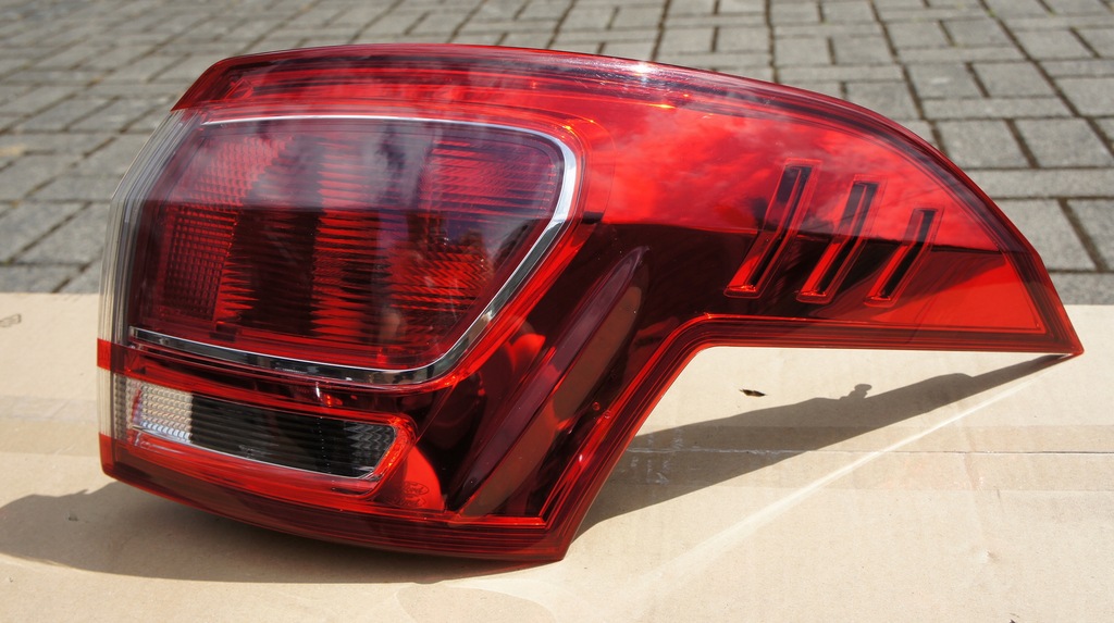 фото №1, Задняя правая лампа ford b-max b max