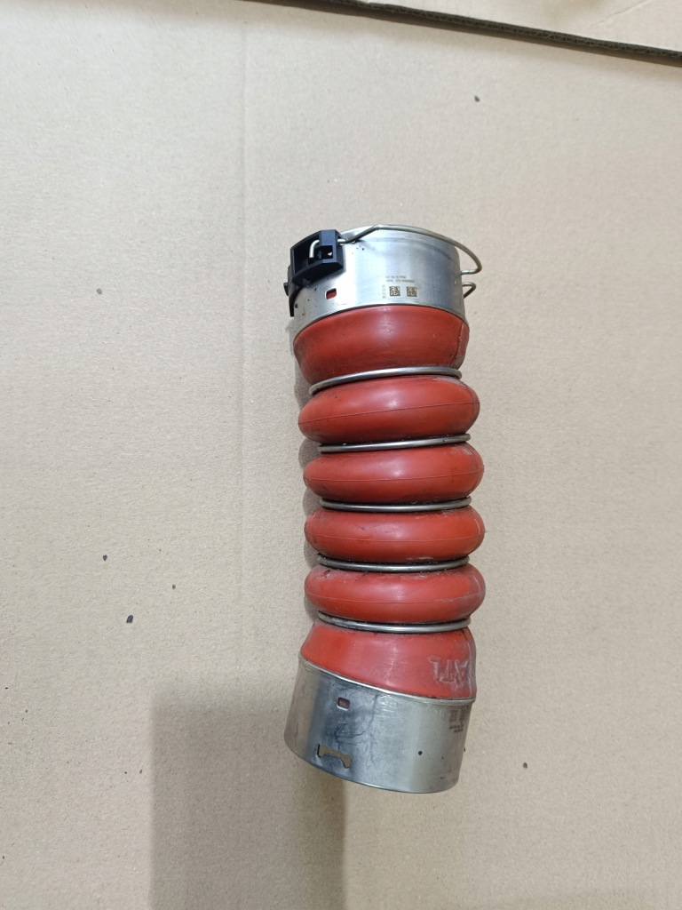 Купити Bmw 5' g31 540d труба шланг патрубок повітря інтеркулер 8571027