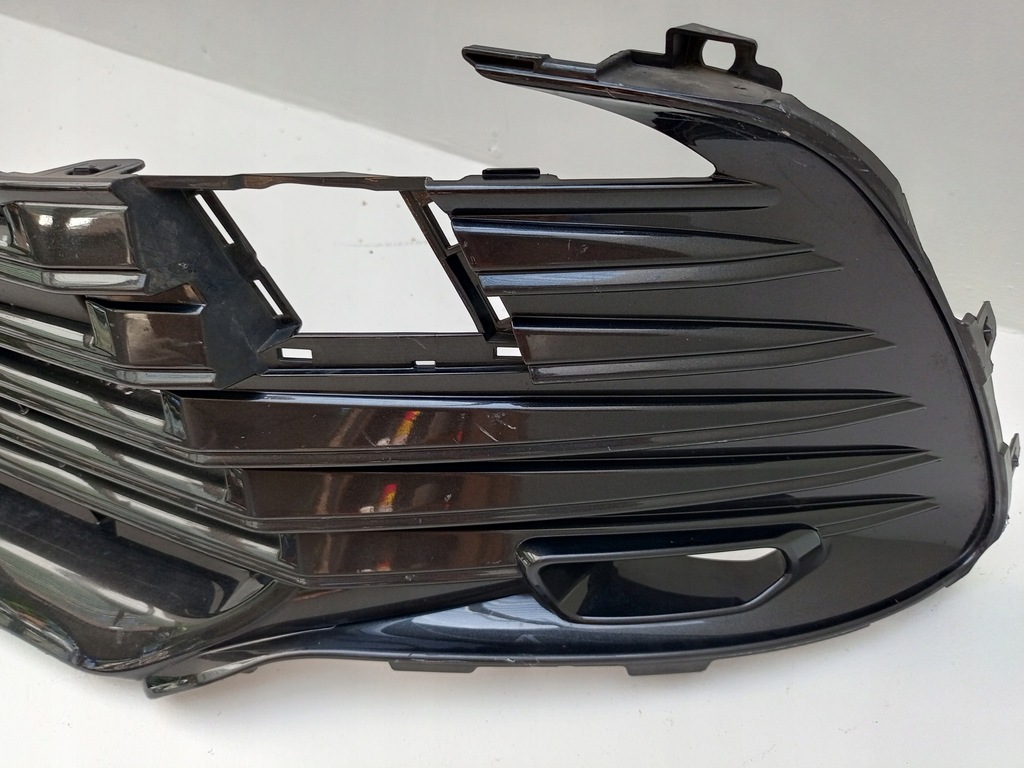 фото №13, Toyota camry viii 8 lift 21- решётка средняя бампера перед 53113-33120 ÷