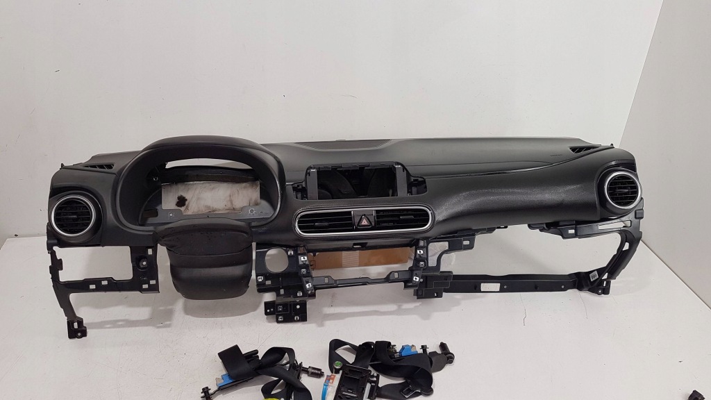 фото №1, Hyundai kona панель приладів консоль подушка безпеки ремені orginl демонтаж