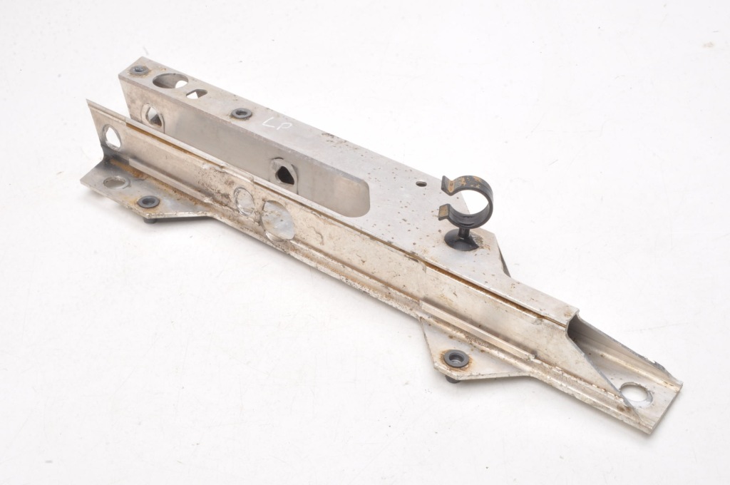 фото №1, Aston martin db11 кронштейн левый перед hy53-16a682-ab