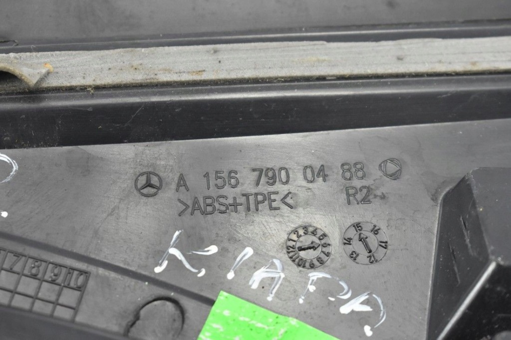 Молдинг крышки спойлер правый задний  a1567900488 w156 Оригинал