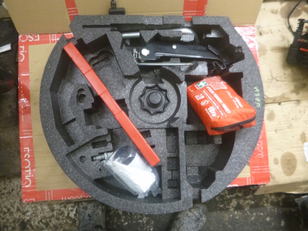 фото №1, Набор ремонтный w колесо вкладыш домкрат ушко audi a3 8p