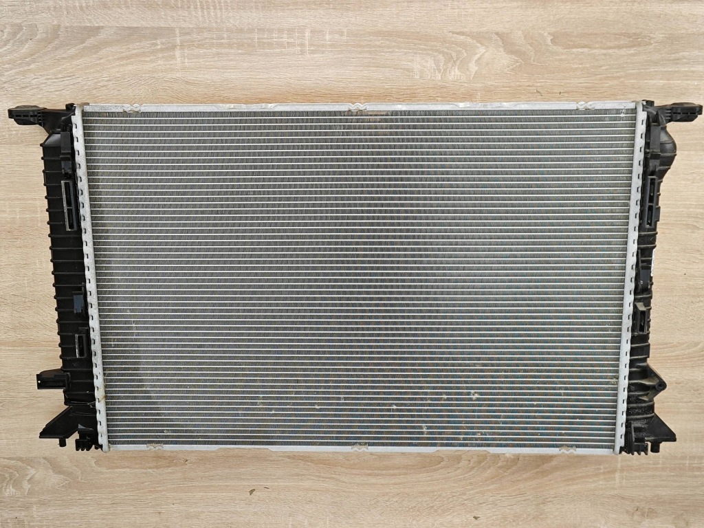 Оригинальная радиатор воды масла audi a5 8t a4 b8 2.0 tdi 8k0121251aj 14km Киев