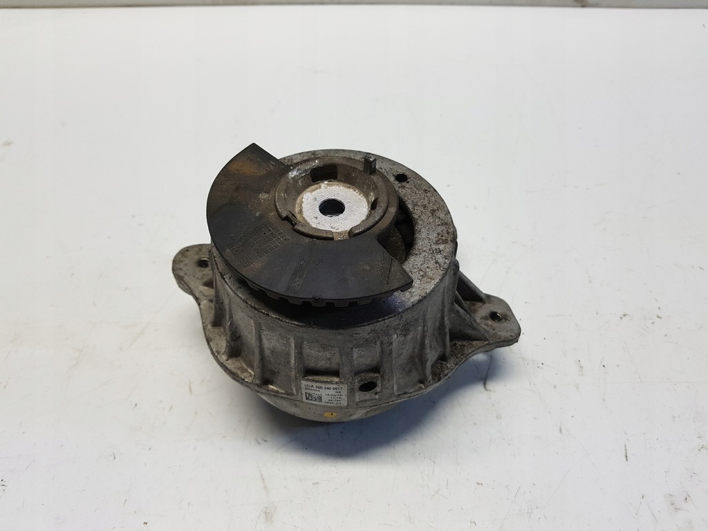 фото №1, Mercedes w205 cdi подушка двигуна права