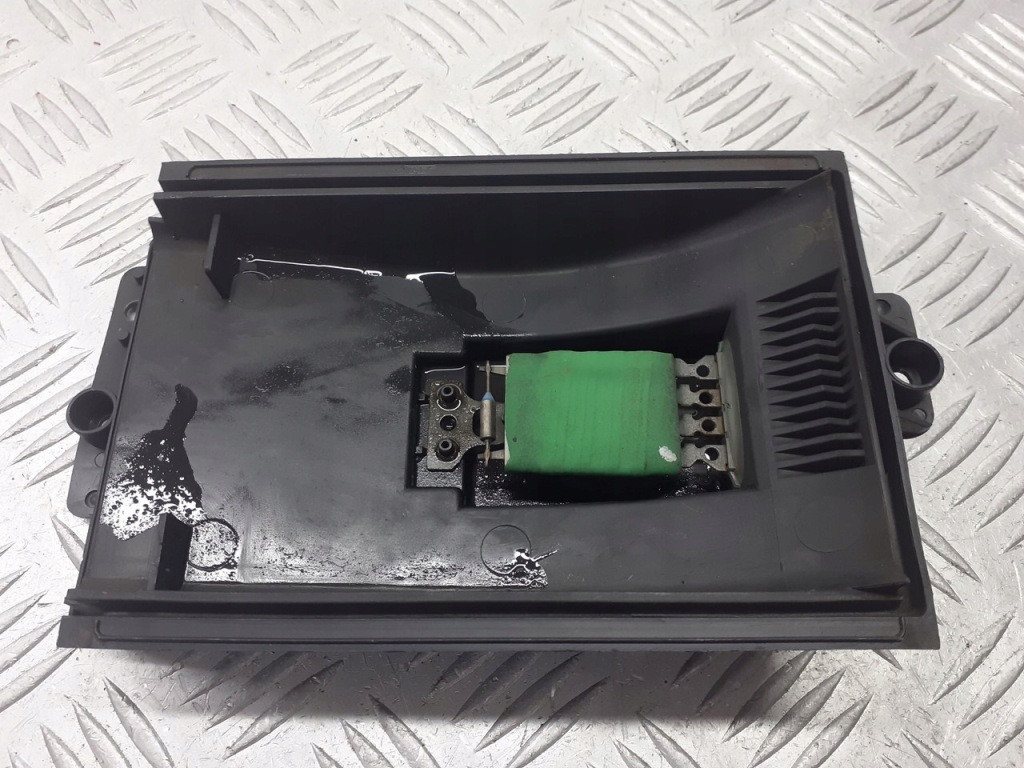 фото №1, Резистор резистор вентилятор audi a4 b5 1.8 4d0941563