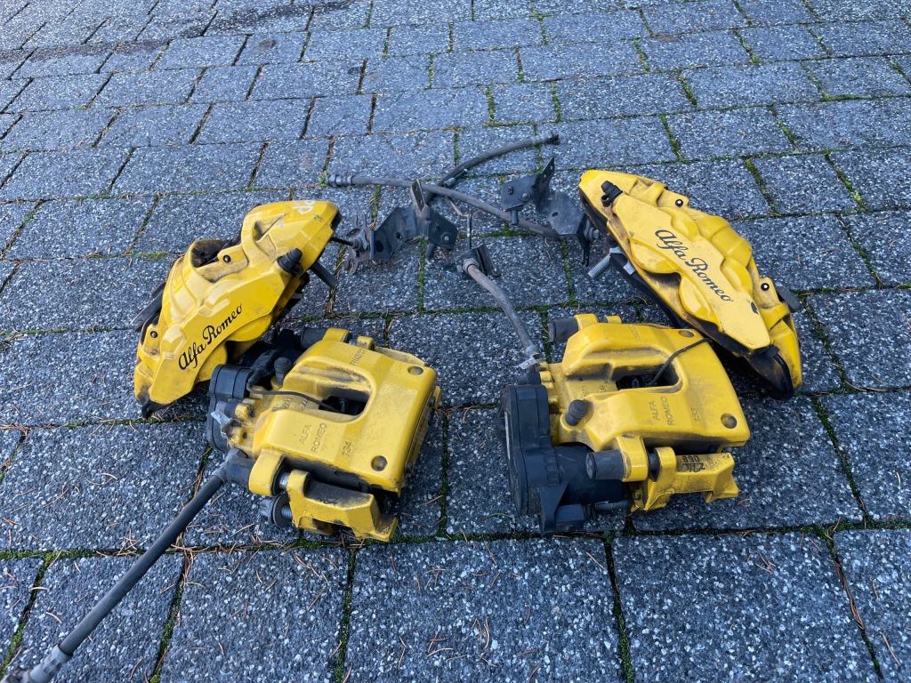 фото №4, Суппорты alfa romeo stelvio q4 20r.