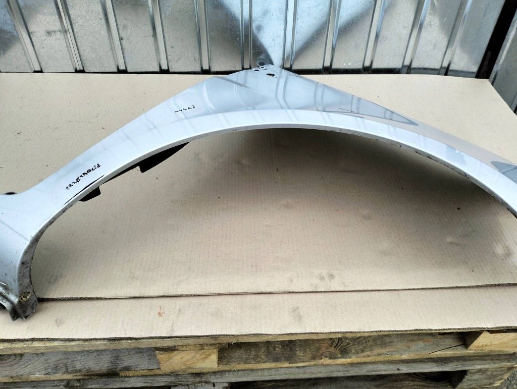 Крыло  правый  перед renault clio 3 рестайлинг  2009-2012 цвет ted69 185 Цена