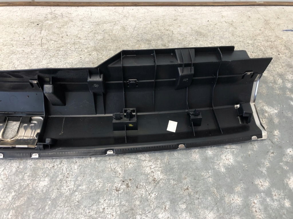 Накладка поріг багажника audi a4 b8 універсал 8k9864483a Зі Шроту