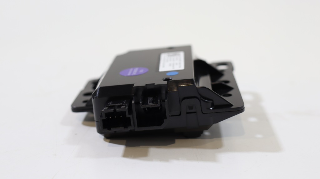 фото №3, Tesla model 3 2017- модуль зарядное устройство usb 1093295-00-a