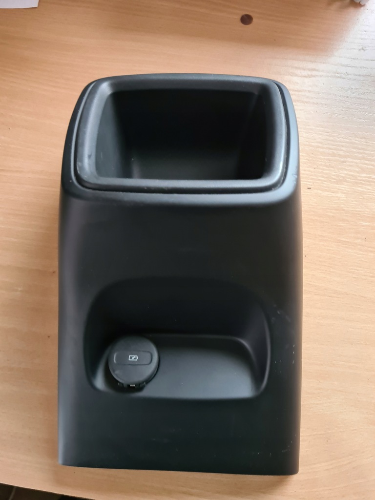 фото №1, Volvo xc40 защита рамка туннель задняя usb бардачок 31469030