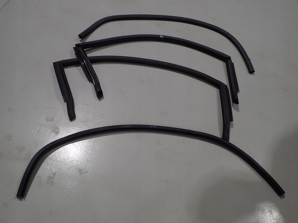 фото №1, Lamborghini aventador lp710 молдинг прокладка двері права r