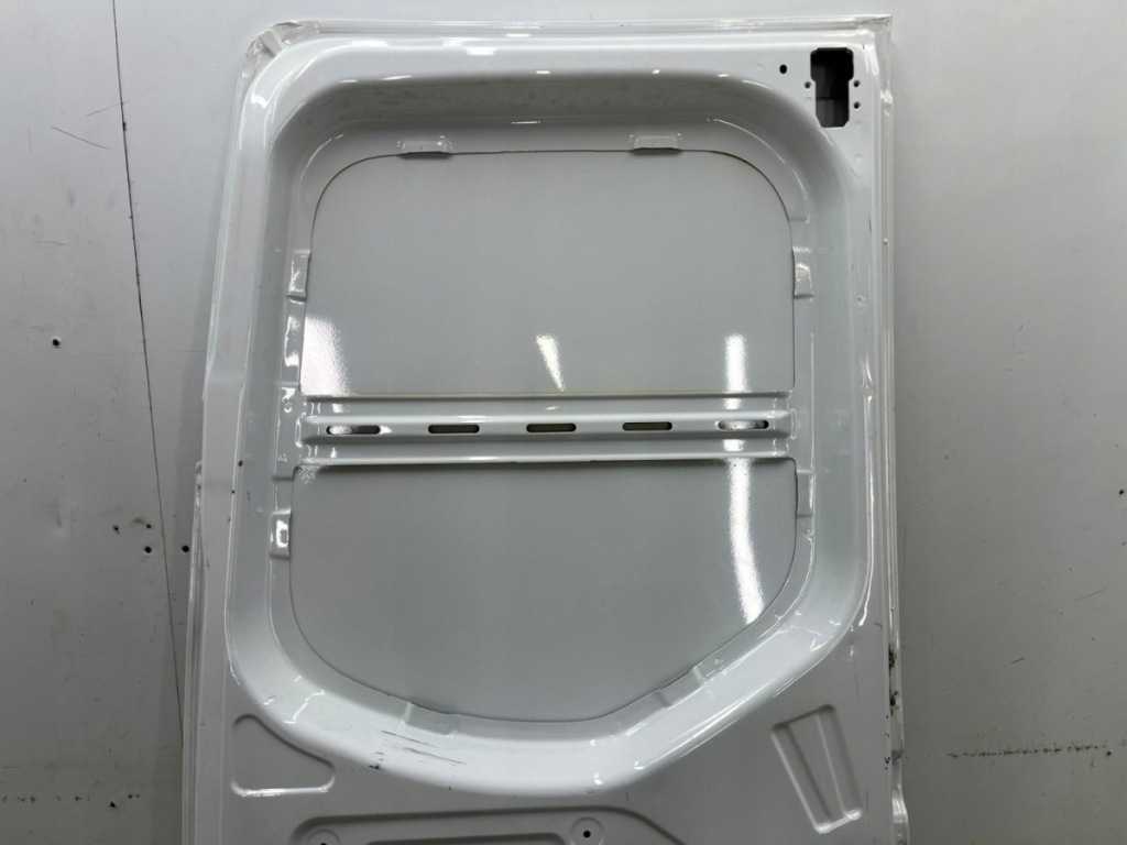 Дверь mercedes w910 w907 18r.- правое  задняя правый  задний a9107424900 в Украине