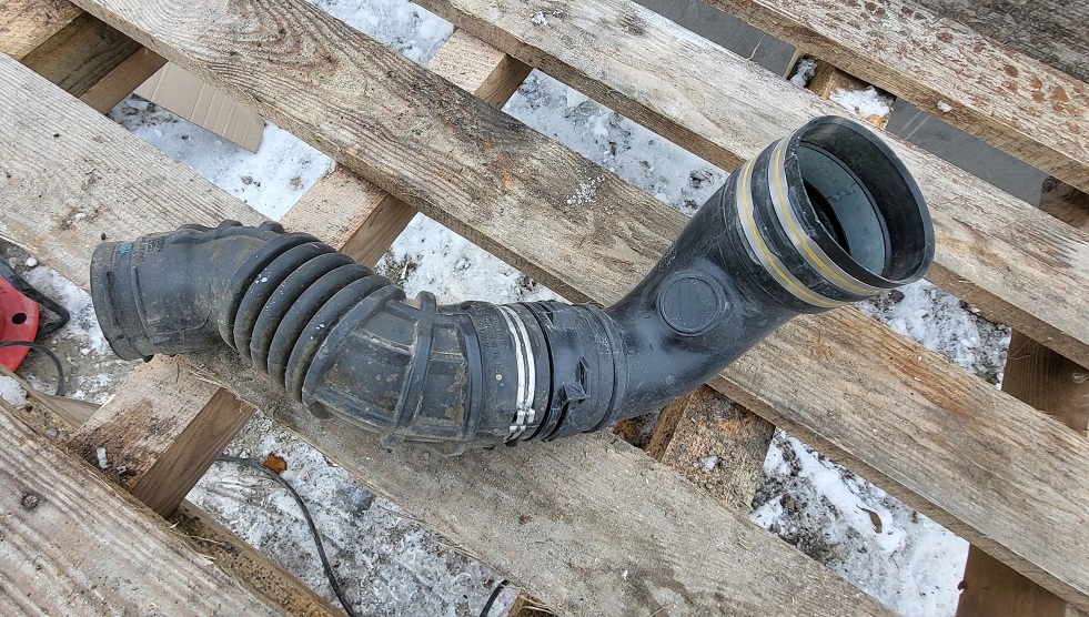 Купити Maserati levante патрубок шланг труба повітря 670101975