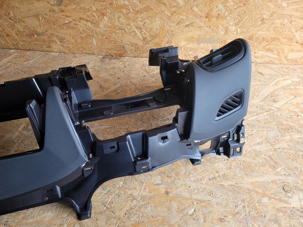 фото №7, Toyota yaris iv 4 приборная панель приборная консоль приборная панель подушка безопасности ремни оригинал fv