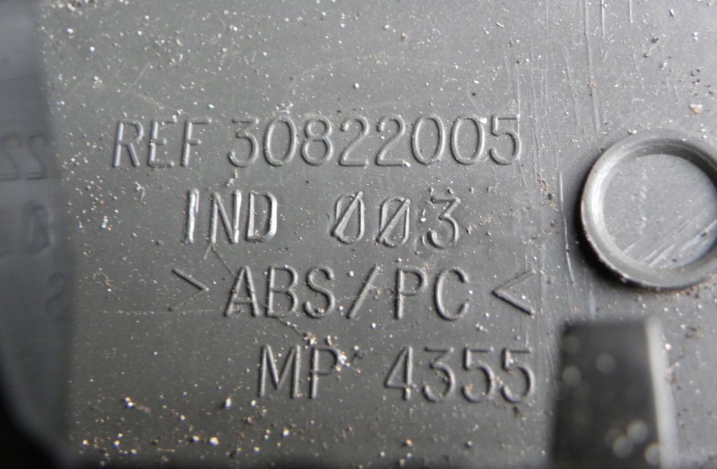 фото №4, Volvo v40 1.8 2000 третій світло стоп