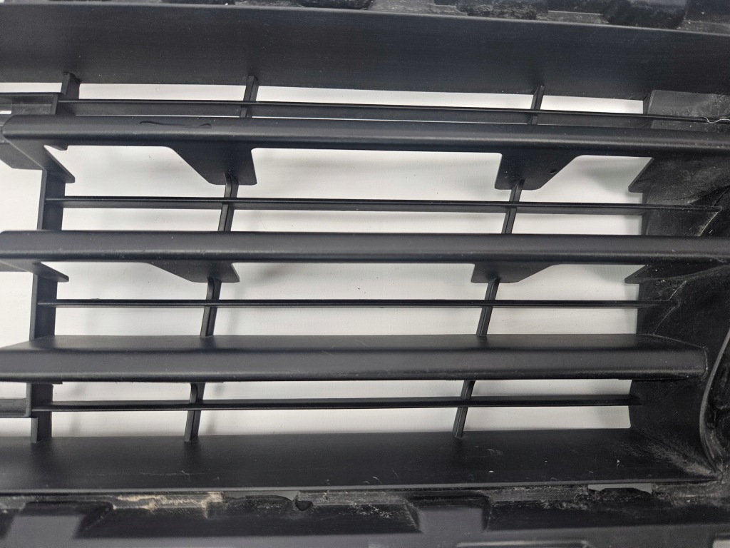 фото №10, Peugeot 308 ii t9 lift 2017 - решётка средняя бампера перед радар