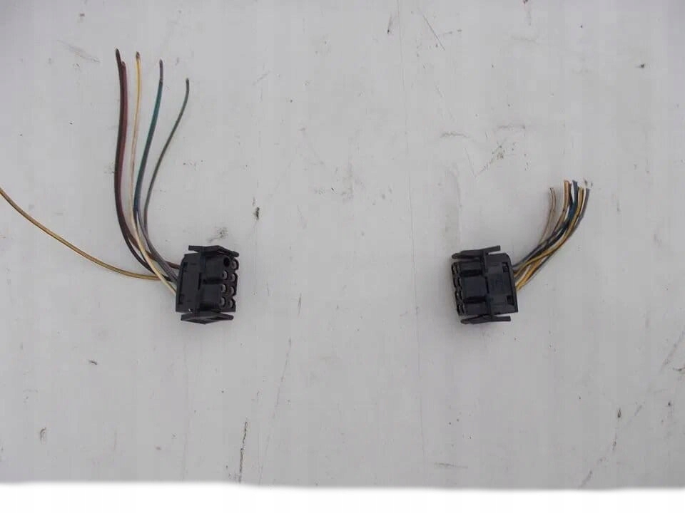 фото №1, Колодка штекер лампи tyłtylnej bmw e38