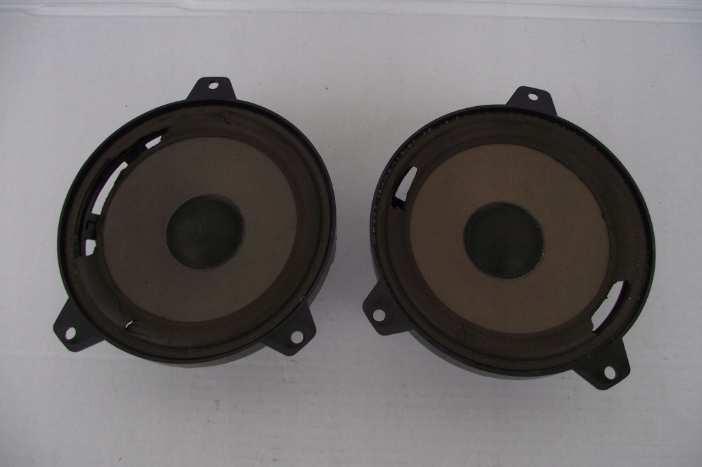 Купить Динамик передних правых дверь bmw 3 кабриолет  e46 8368233 1.8l бензиновый