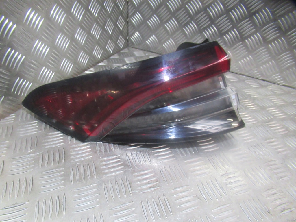 фото №1, Maserati levante lift лампа задняя задняя правая левая