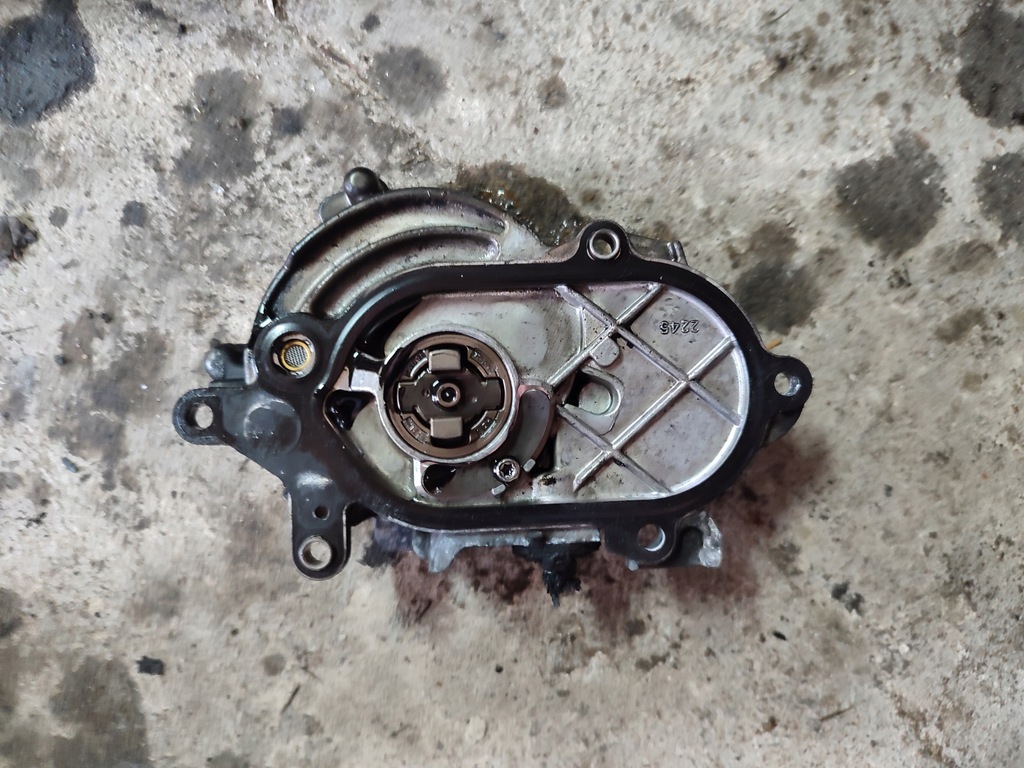 фото №1, Насос вакуумный audi a6 c8 2,0 tdi 05l145100b