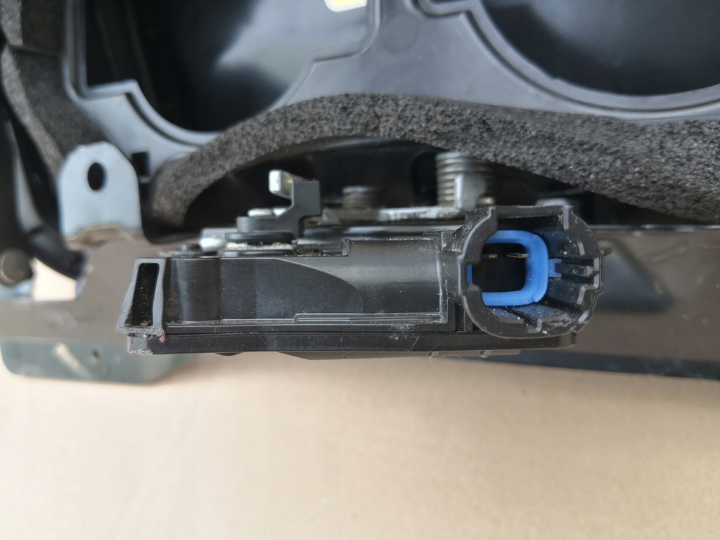 фото №10, Nissan leaf ii 17- корпус порт зарядки каркас