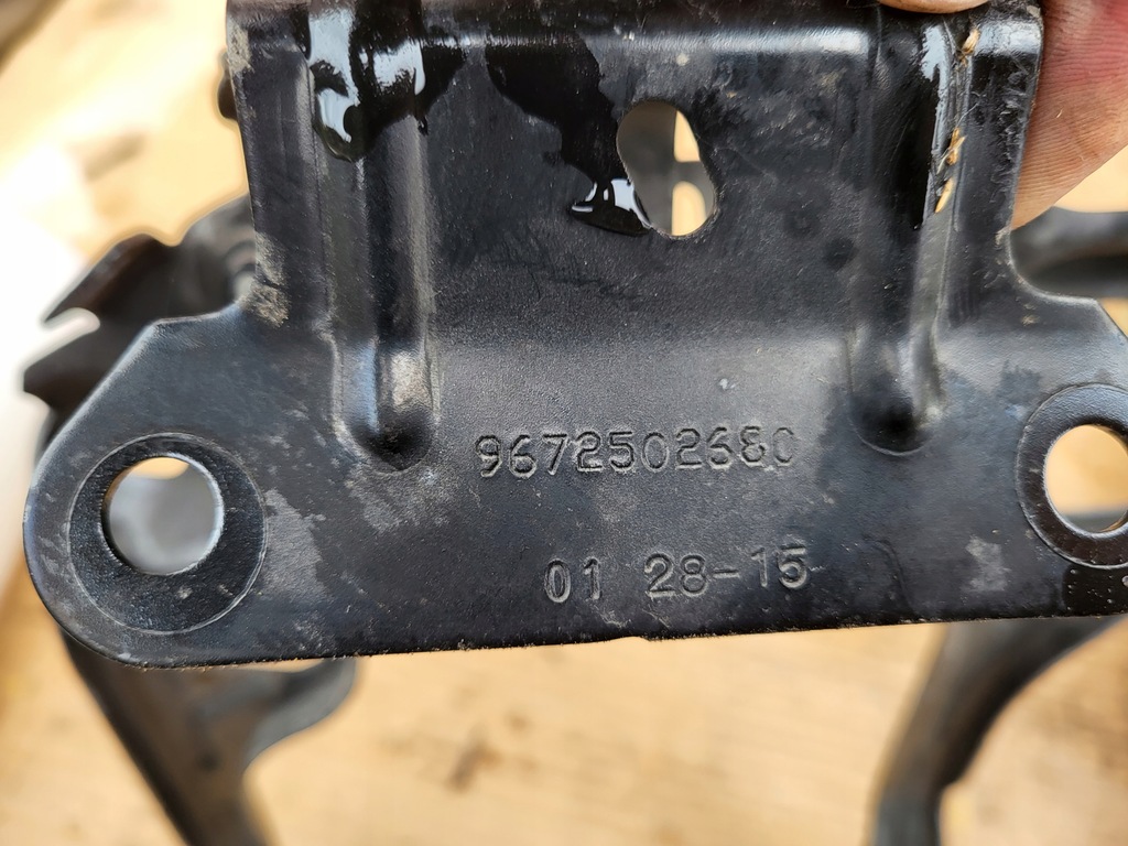 фото №4, Peugeot 208 кронштейн поперечина замок комплект