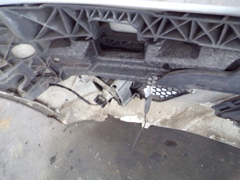 Бампер перед передний mercedes w204 amg lak 755 комплектный Цена