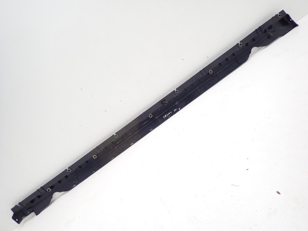 Накладка  защита порога  порог правая tesla model y 2022r 1497745-00-c Цена