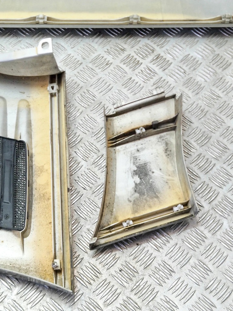 Молдинг передніх лівих двері mercedes-benz sl r129 a1296902340 33914308 Зі Шроту