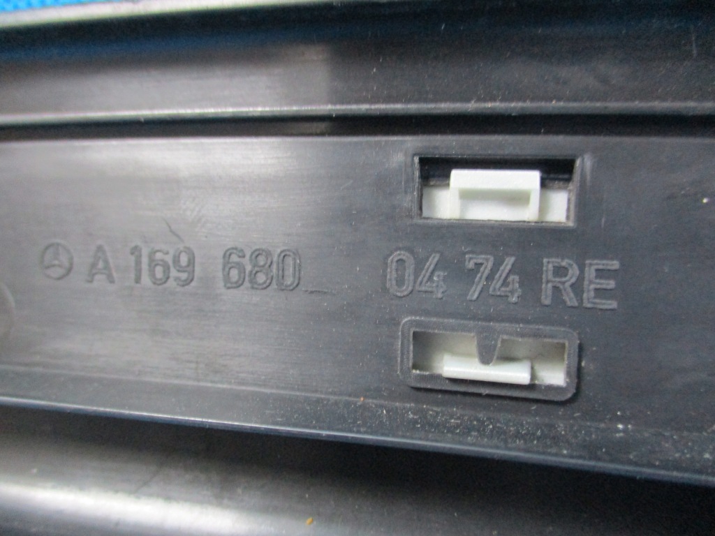 Накладка  порога  правая передок  mercedes w169 a1696800474 в Украине