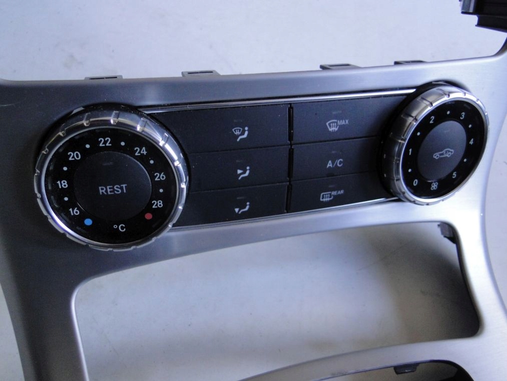 фото №1, Mercedes slk r172 панель кондиционер воздуховод a1729004204