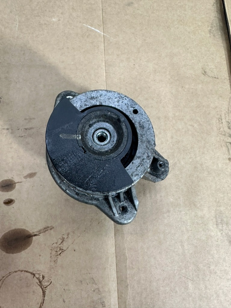 Подушка двигателя левая, левая подушка mercedes s klasa w222 s300 гибрид Киев