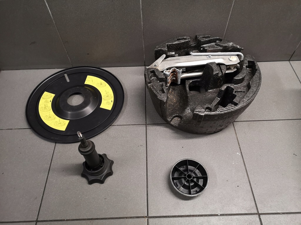 фото №5, Вкладиш багажника домкрат audi a3 8l 8l0012109