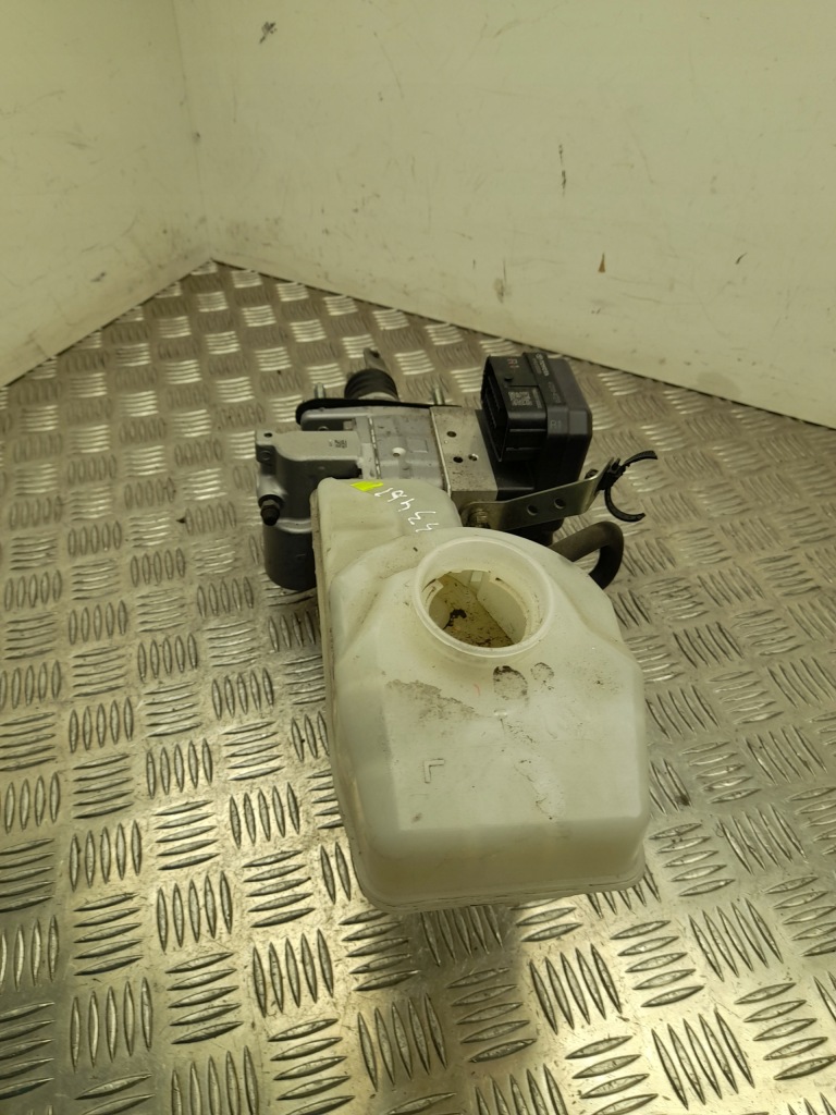 фото №1, Насос гальмівна toyota prius 2017 4721047210