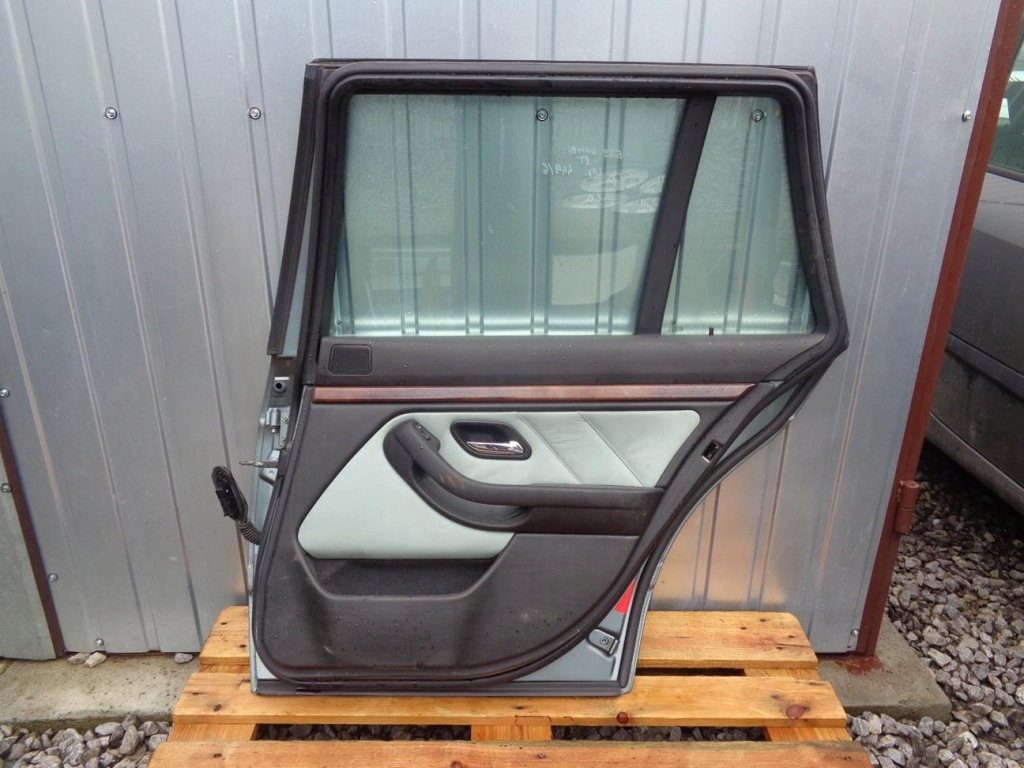 Дверей праве  задні правий задні bmw 5 e39 універсал touring lak. 449/6 Недорого
