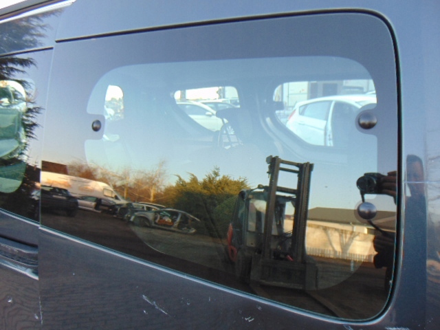 фото №1, Скло двері правий bok dacia dokker 2020 r