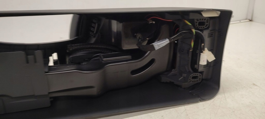 Підлокітник тунель bmw e90 e91 рестайлінг Оригінал