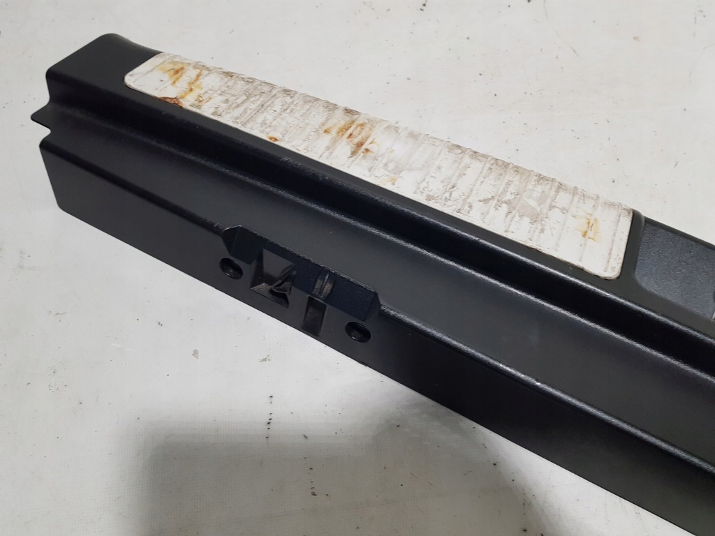 Захист молдинг поперечина поріг багажника mercedes ml w164 1646900987 в Україні