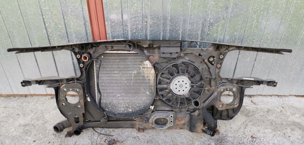 Комплектный  передний ремень радиатор вентилятор audi a4 b6 2.5 tdi 8e0805594a Недорого