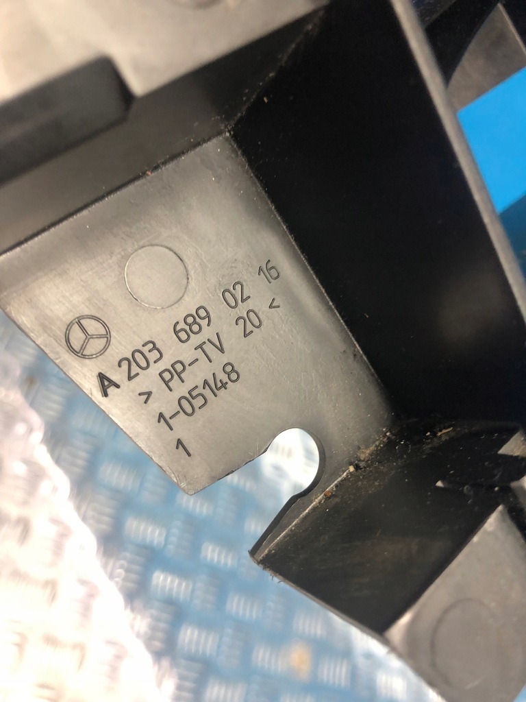 фото №4, Mercedes w203 рамка радіо кишеня 2 din