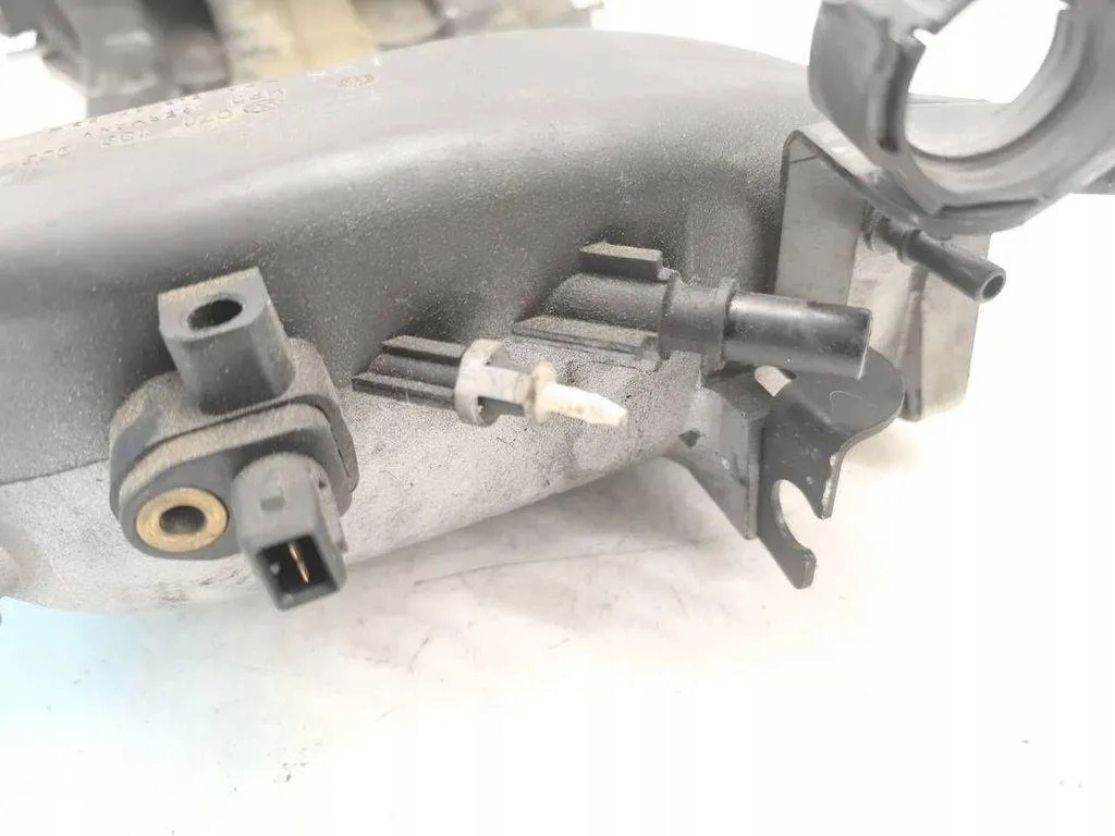 Купити Колектор впускний  vw bora 071133203a 2.32l бензиновий 2000