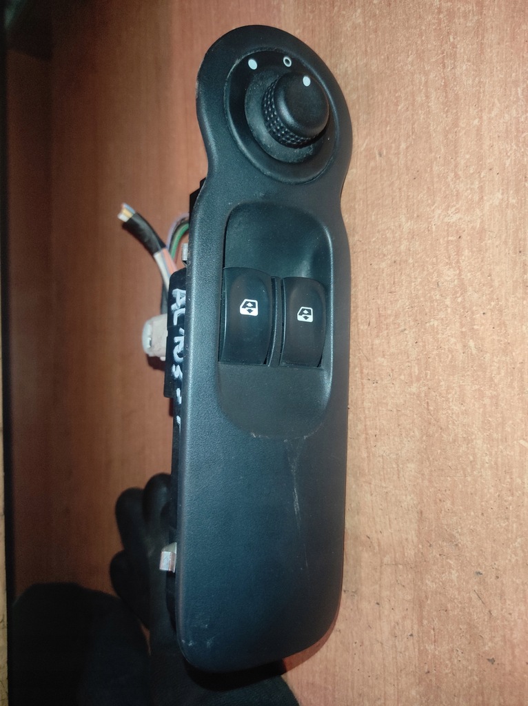 фото №1, 8200277630a панель вікон renault modus