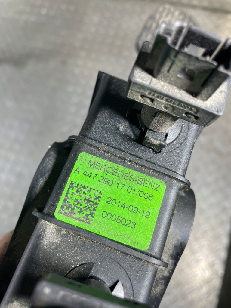 Vito 447 15- педали комплект 1.6 a4472900001 a4472901701 в Украине