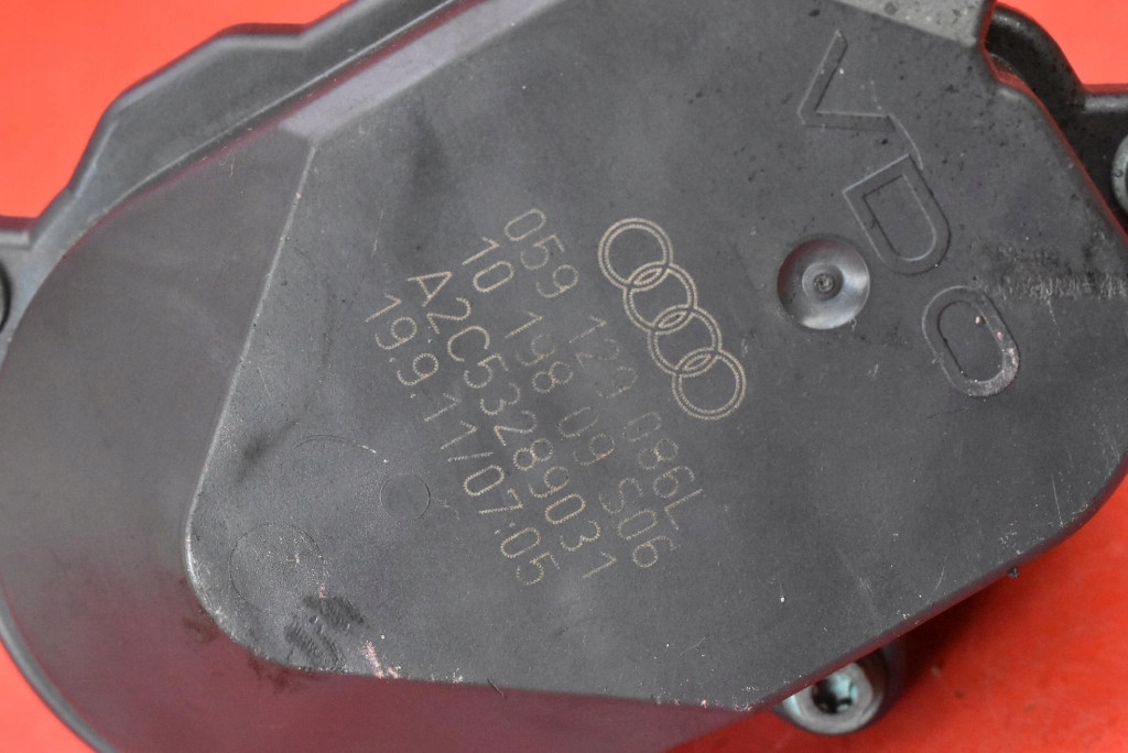 Регулятор крышка коллектор 059129086l a2c53289031 audi a4 b8 3.0 tdi 245 km Недорого