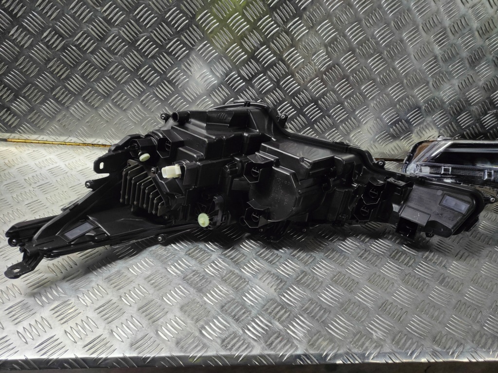 Corolla e21 рестайлинг  фара передняя комплектная левая правая оригинальная новая в Украине