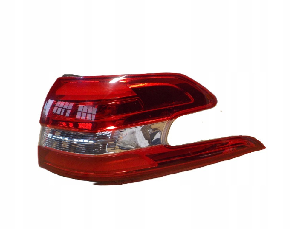 фото №1, Peugeot 308 1.2thp 2020rok kombi лампа правый задняя