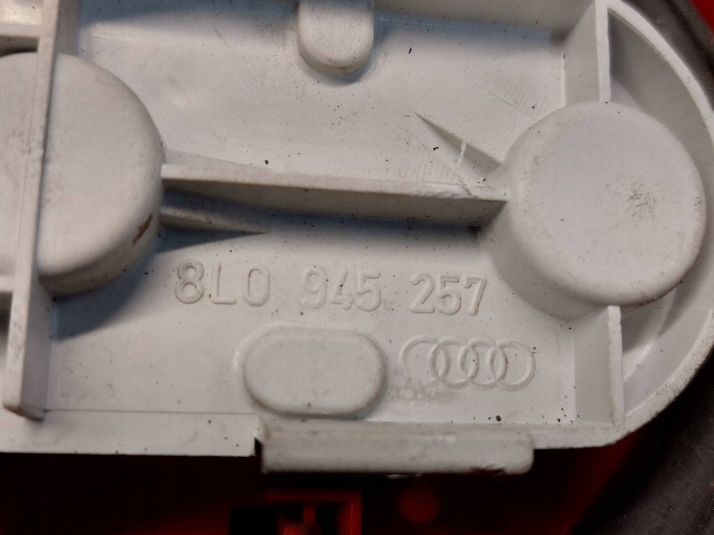 фото №9, Лампа правый + левый задняя audi a3 8l 8l0945095a 8l0945096