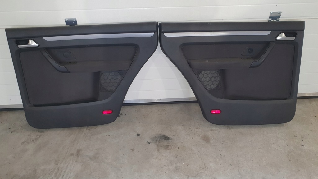 Купить Touran обшивка дверь левый правый задний  10-15